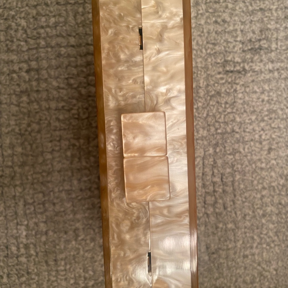 Acrylic clutch